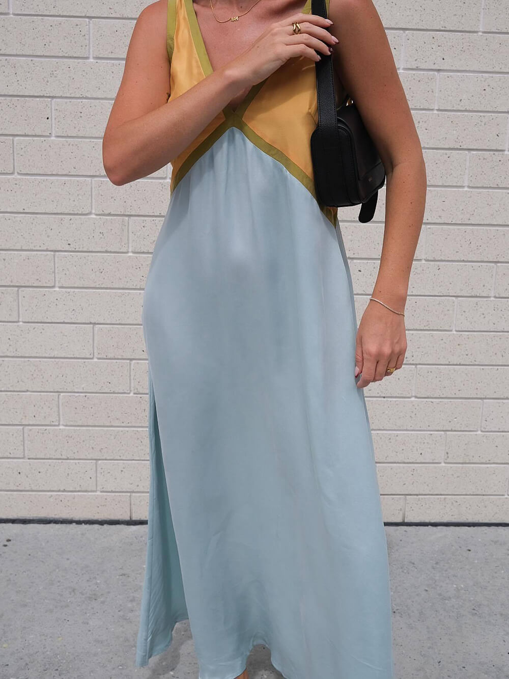 Chic V-Neck Dress with Contrasting Color Block Design