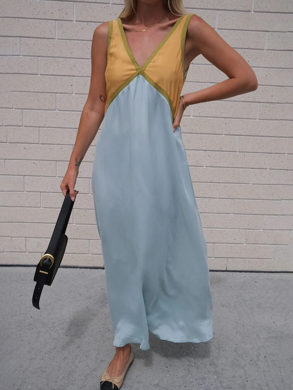 Chic V-Neck Dress with Contrasting Color Block Design