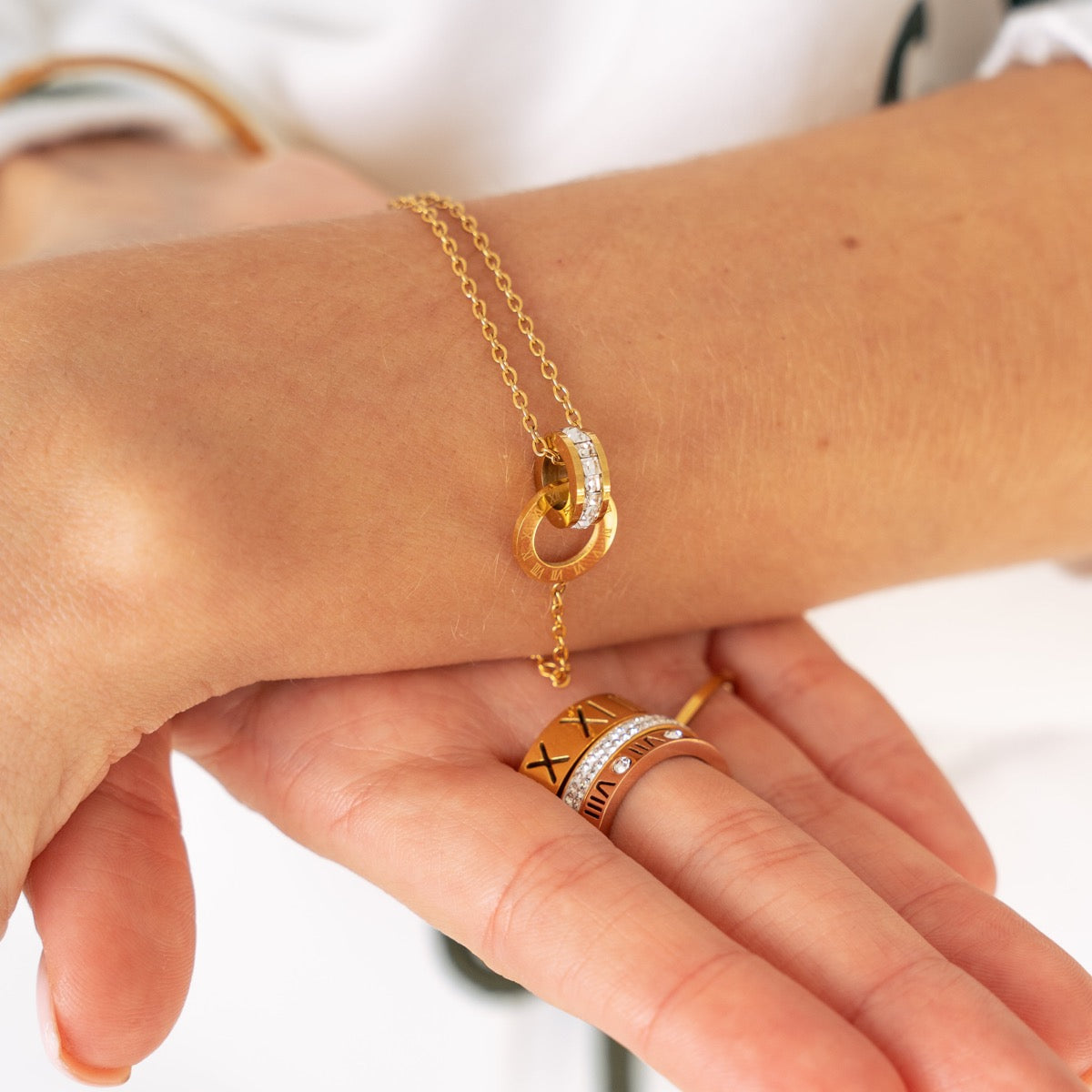 Armband mit lateinischen Ringen - Gold