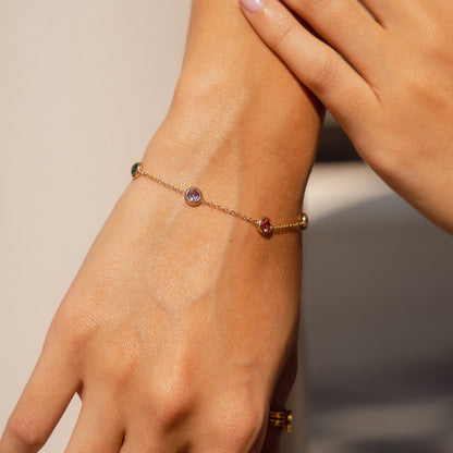 Armband mit mehrfarbigen Steinen – Gold