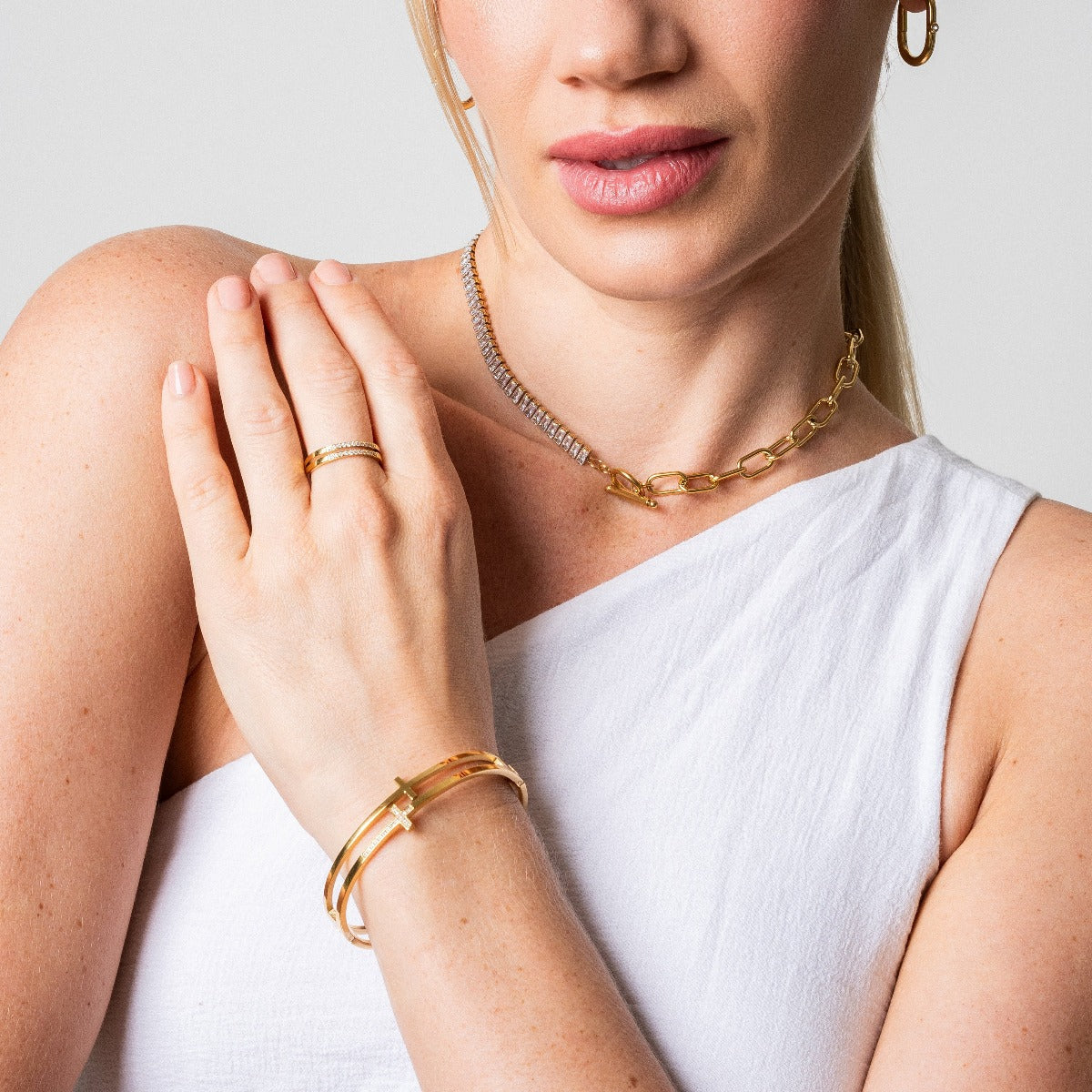Armreif mit Zion-Steinen – Gold