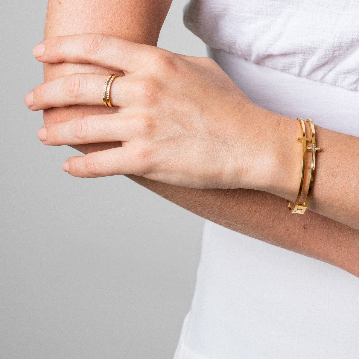 Armreif mit Zion-Steinen – Gold